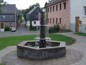 Der Springbrunnen beim Marktplatz